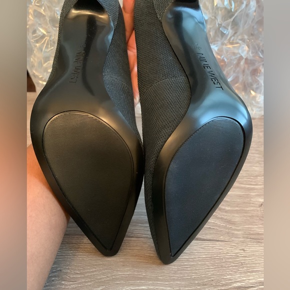 Navy Blue Nine West heels - Picture 4 of 5